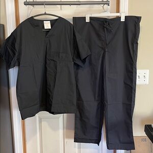 All heart UNISEX MEDIUM 1 scrub set -*available in 3 colors *